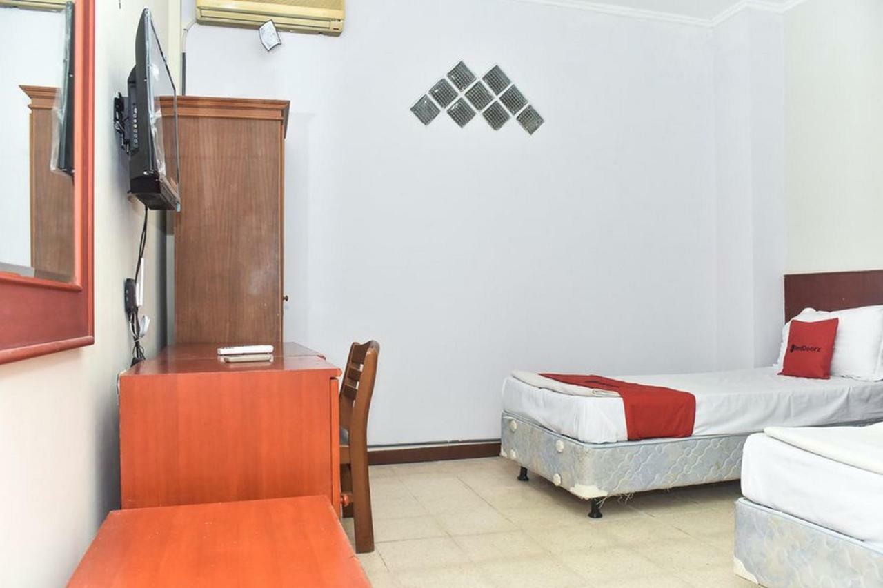 Reddoorz Near Kampung Warna Warni Hotel Malang Exterior photo