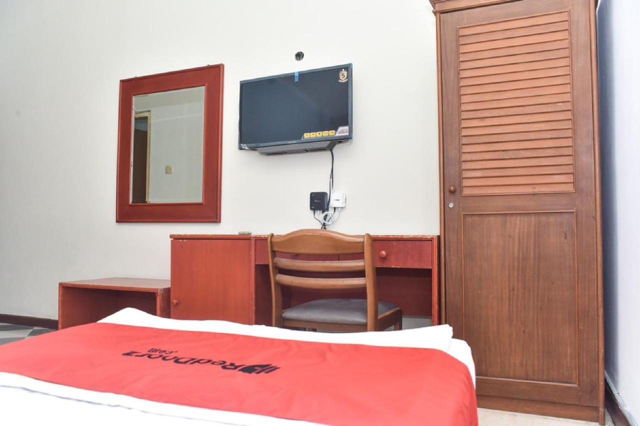 Reddoorz Near Kampung Warna Warni Hotel Malang Exterior photo